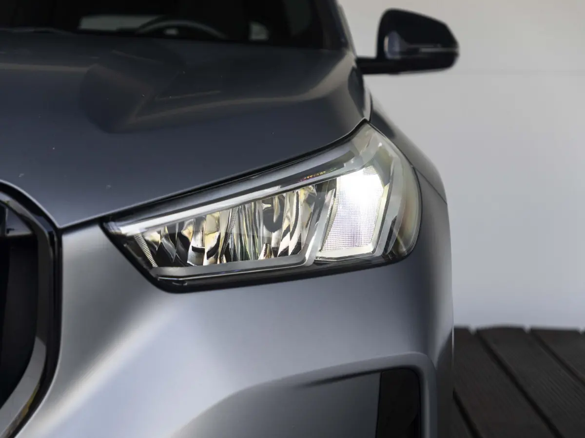 xDrive25e SoH 100% | M Sportpakket | Travel Pack | Stuurwielrand verwarmd | 20 inch | M Adaptief onderstel | Glazen Panoramadak | Parking Assistant