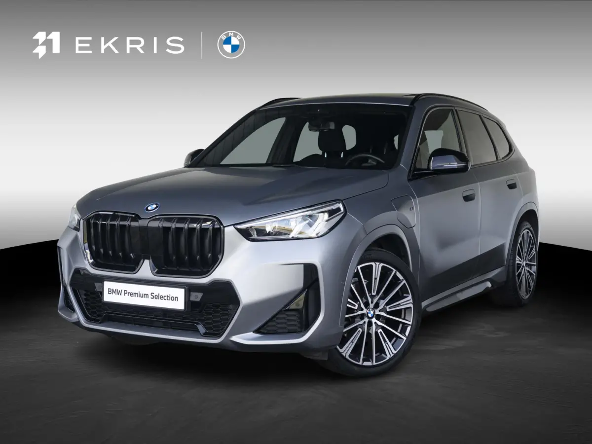 xDrive25e SoH 100% | M Sportpakket | Travel Pack | Stuurwielrand verwarmd | 20 inch | M Adaptief onderstel | Glazen Panoramadak | Parking Assistant