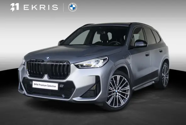 xDrive25e SoH 100% | M Sportpakket | Travel Pack | Stuurwielrand verwarmd | 20 inch | M Adaptief onderstel | Glazen Panoramadak | Parking Assistant
