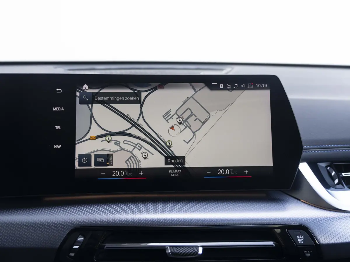 xDrive25e SoH 100% | M Sportpakket | Travel Pack | Stuurwielrand verwarmd | 20 inch | M Adaptief onderstel | Glazen Panoramadak | Parking Assistant