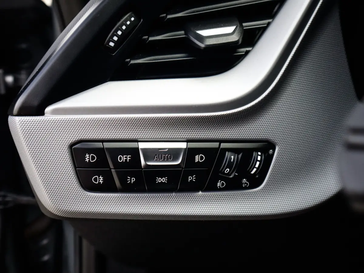 218i Business Edition Plus 1e-Eig. & Keurig-Onderh. BOVAG-Garantie. NL-Auto.