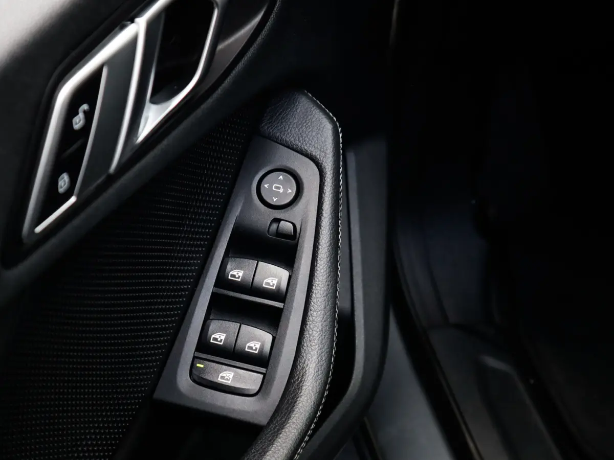 218i Business Edition Plus 1e-Eig. & Keurig-Onderh. BOVAG-Garantie. NL-Auto.