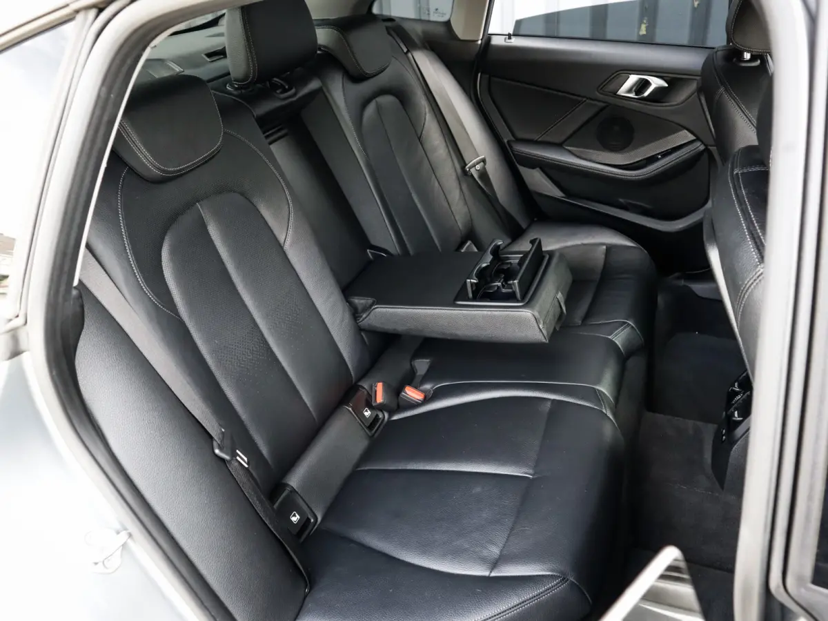 218i Business Edition Plus 1e-Eig. & Keurig-Onderh. BOVAG-Garantie. NL-Auto.