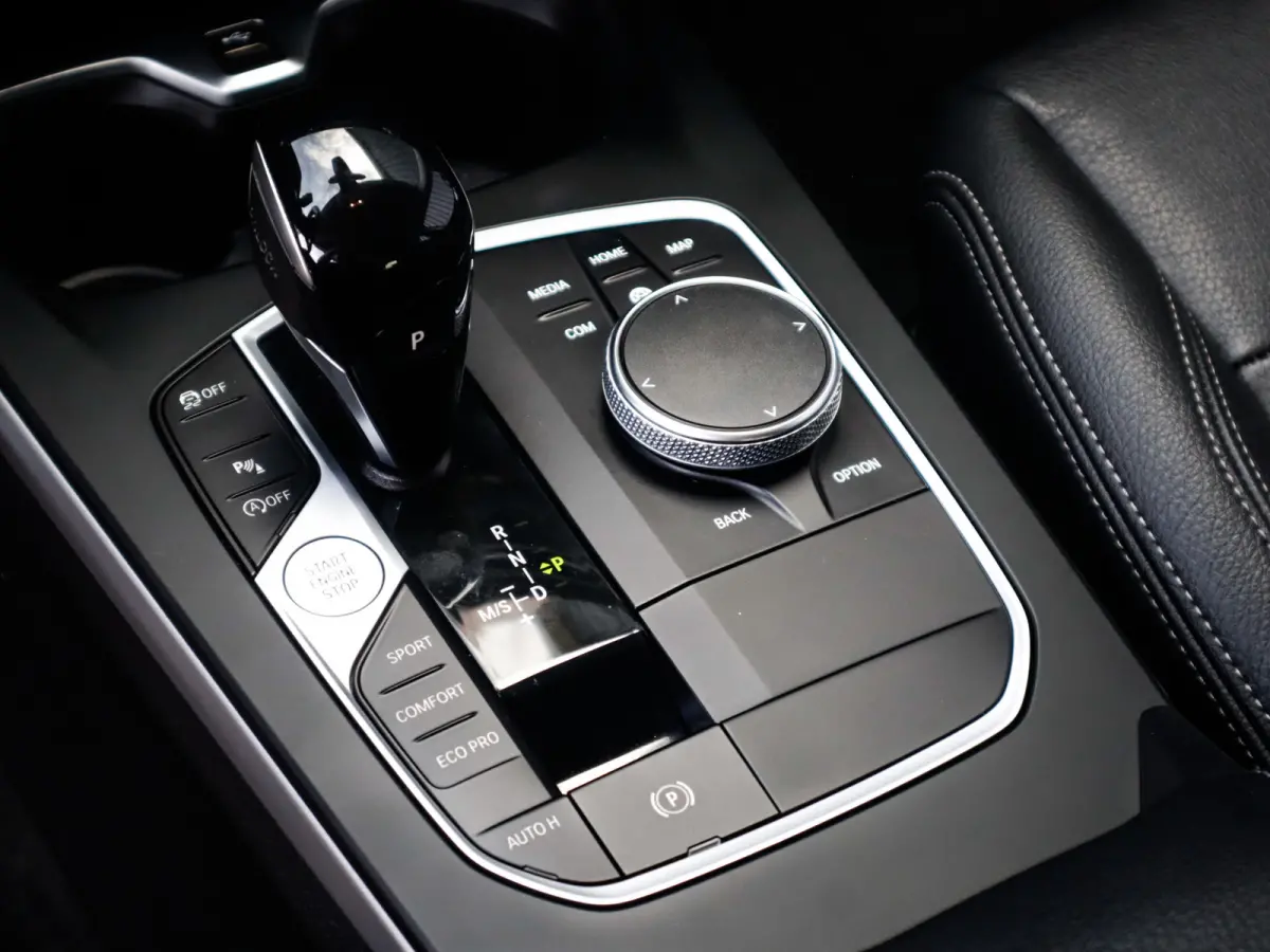 218i Business Edition Plus 1e-Eig. & Keurig-Onderh. BOVAG-Garantie. NL-Auto.