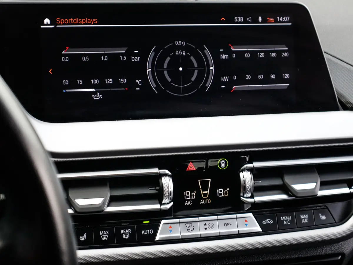 218i Business Edition Plus 1e-Eig. & Keurig-Onderh. BOVAG-Garantie. NL-Auto.