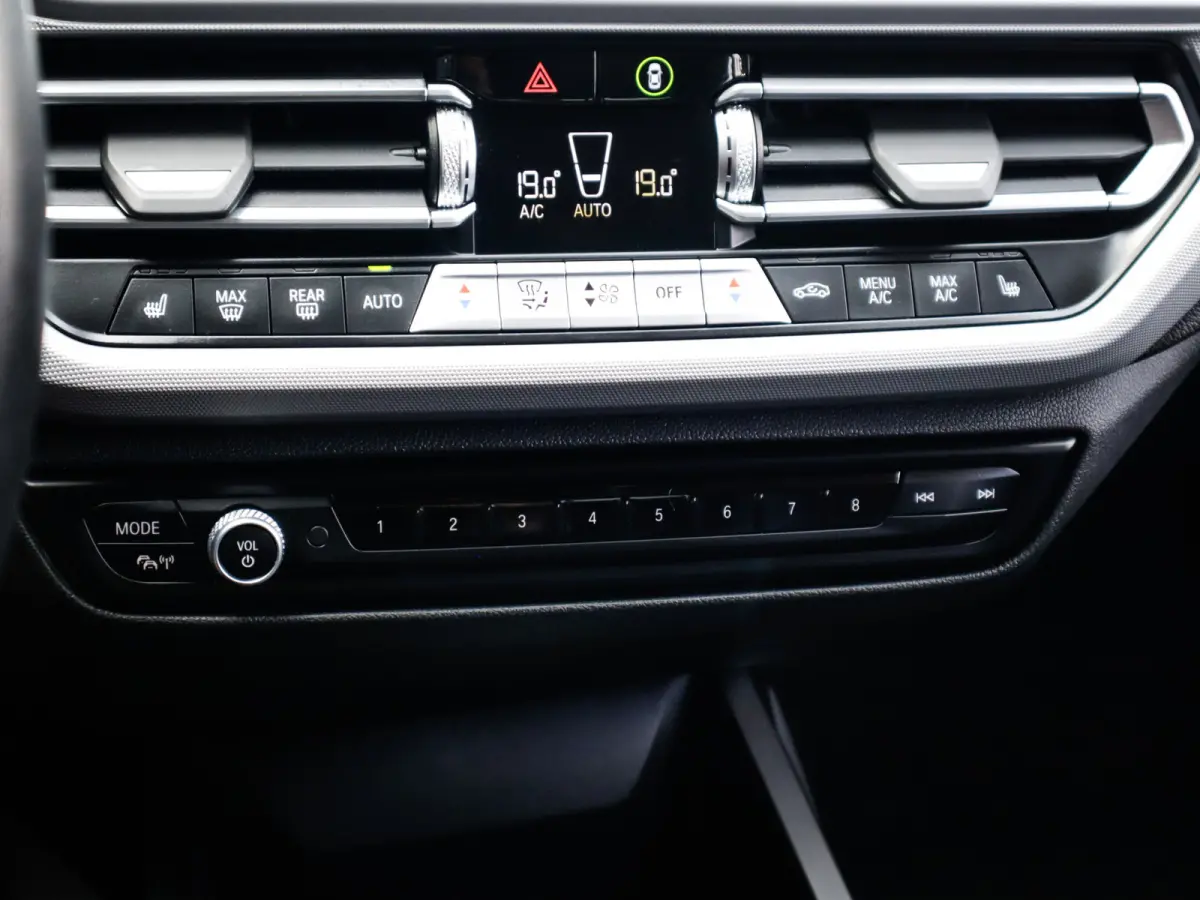 218i Business Edition Plus 1e-Eig. & Keurig-Onderh. BOVAG-Garantie. NL-Auto.
