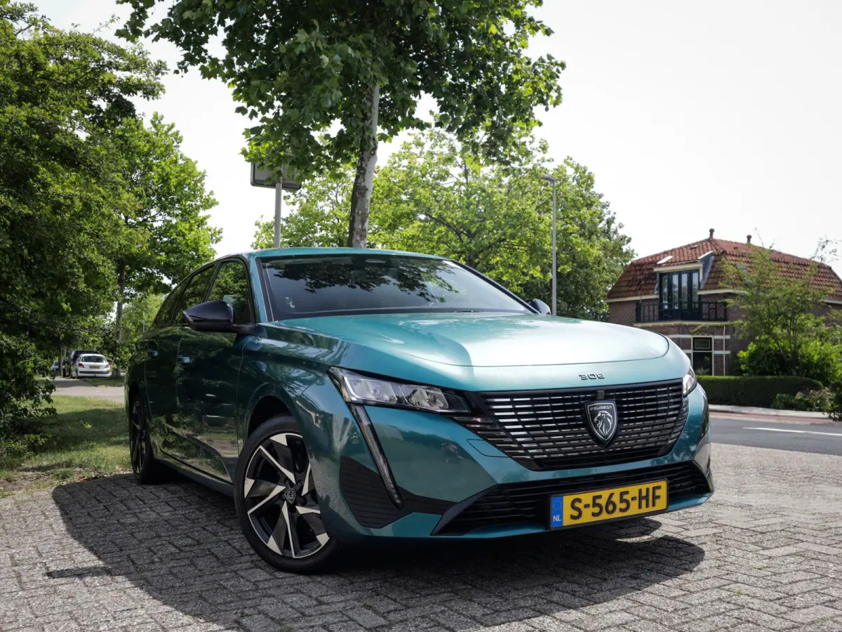 1.2 PureTech Allure Pack Business 1e-Eig. & Dealer-Onderh. BOVAG-Garantie. NL-Auto.