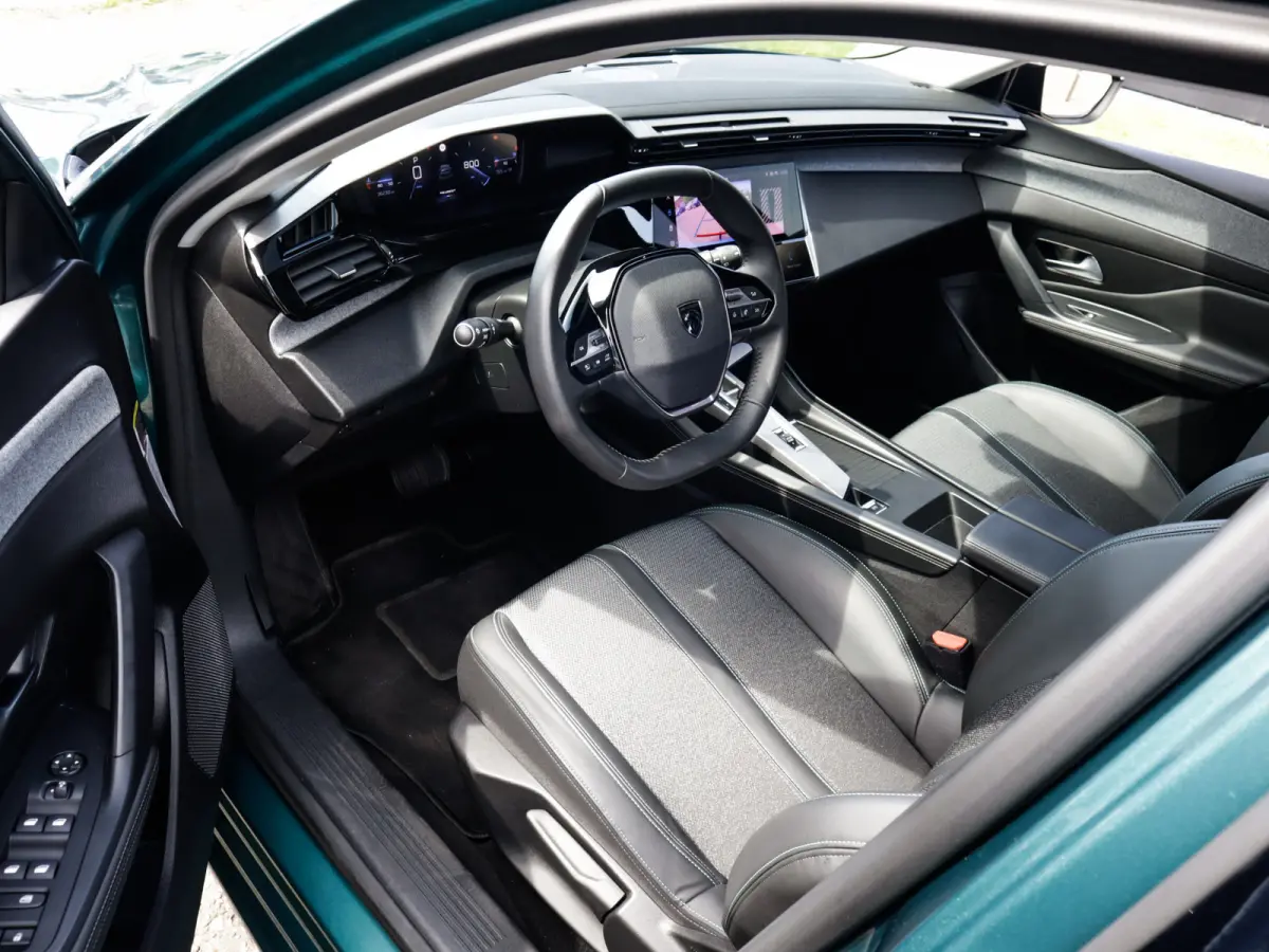 1.2 PureTech Allure Pack Business 1e-Eig. & Dealer-Onderh. BOVAG-Garantie. NL-Auto.