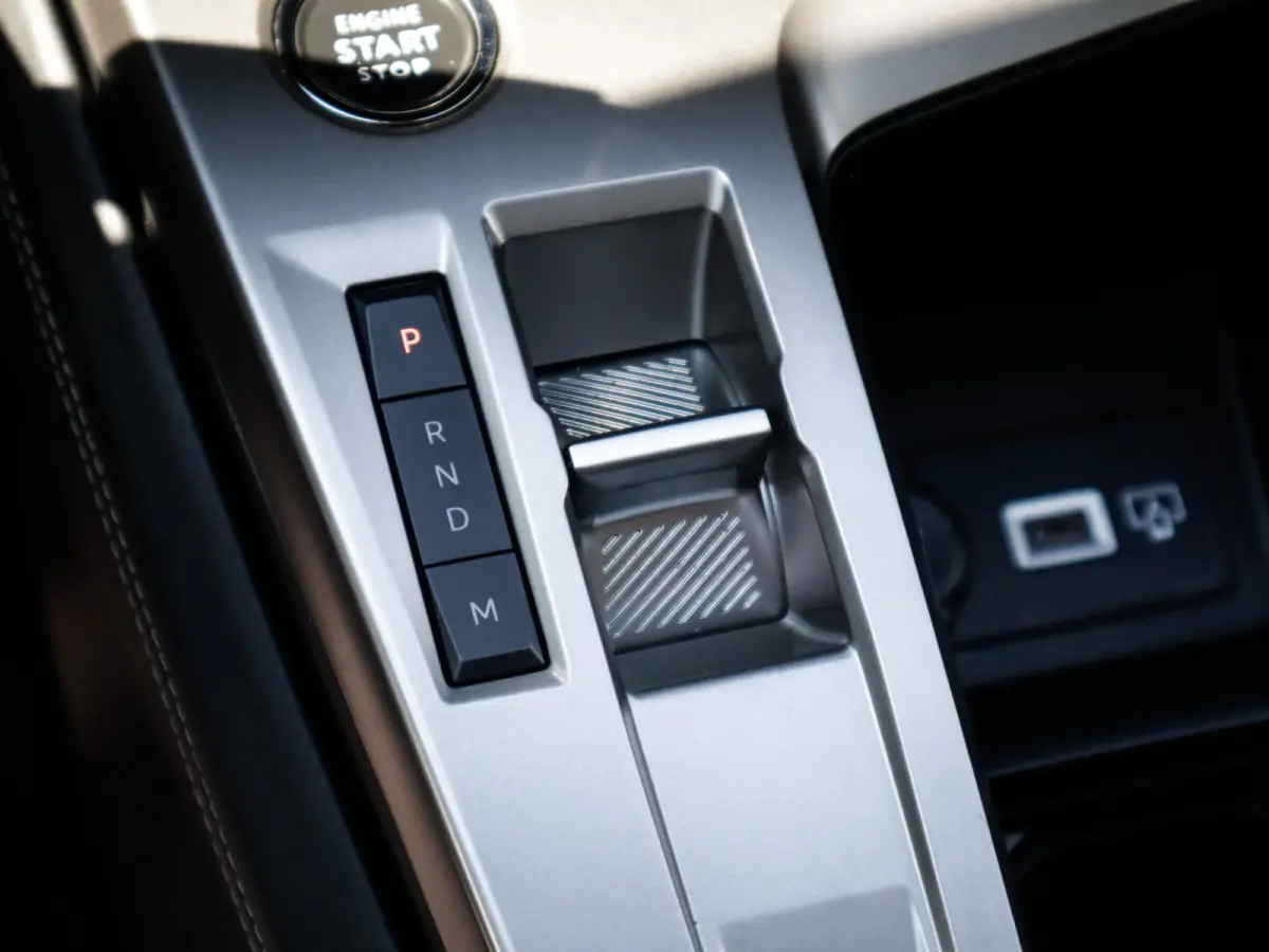 1.2 PureTech Allure Pack Business 1e-Eig. & Dealer-Onderh. BOVAG-Garantie. NL-Auto.