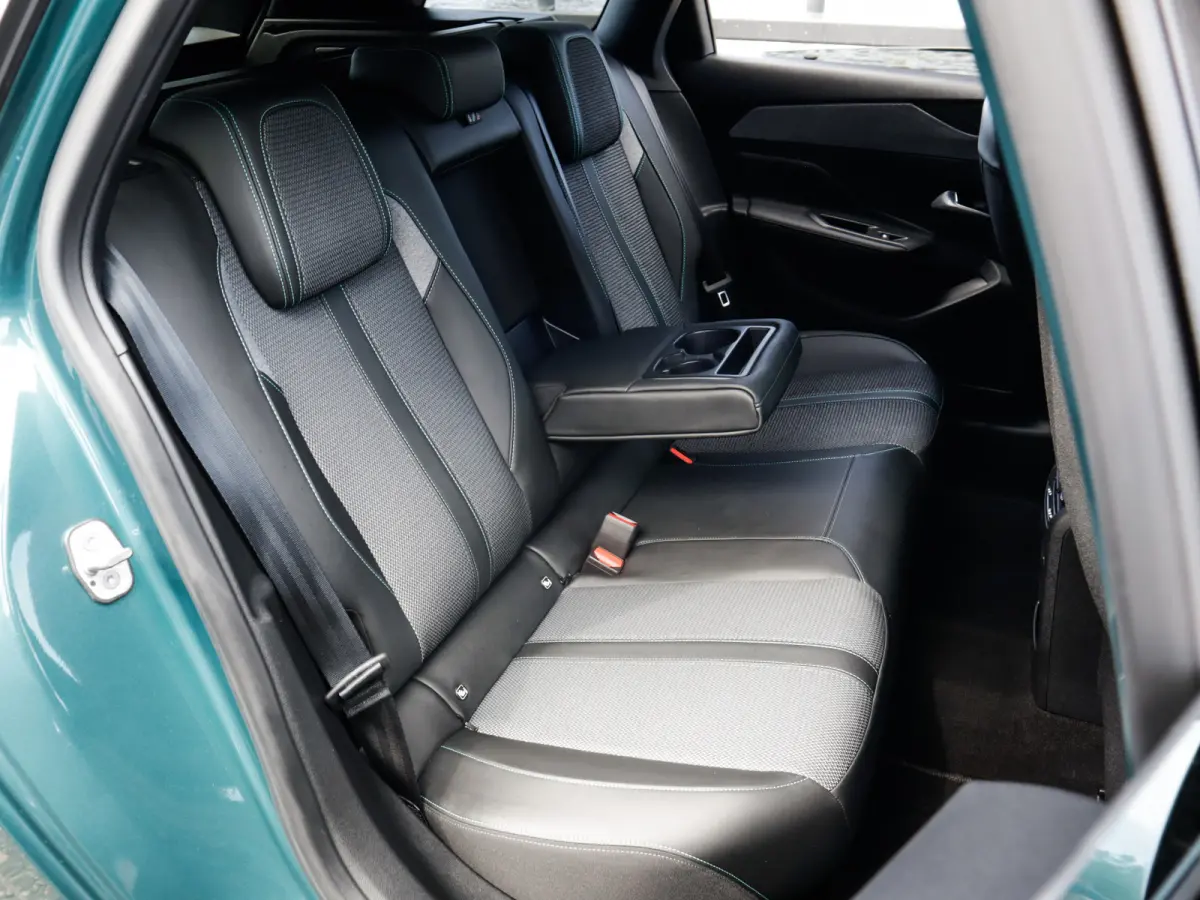 1.2 PureTech Allure Pack Business 1e-Eig. & Dealer-Onderh. BOVAG-Garantie. NL-Auto.