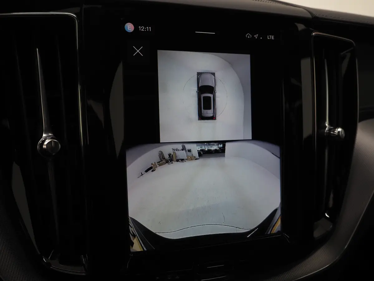 T8 455PK Ultra Black Edition | Luchtvering | B&W audio | Contourstoelen | Trekhaak | Priv glas