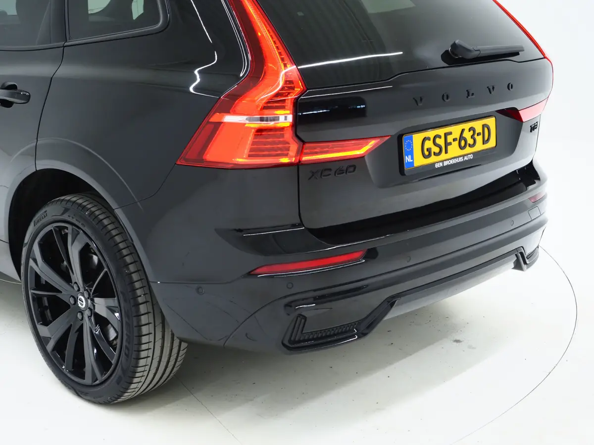 T8 455PK Ultra Black Edition | Luchtvering | B&W audio | Contourstoelen | Trekhaak | Priv glas