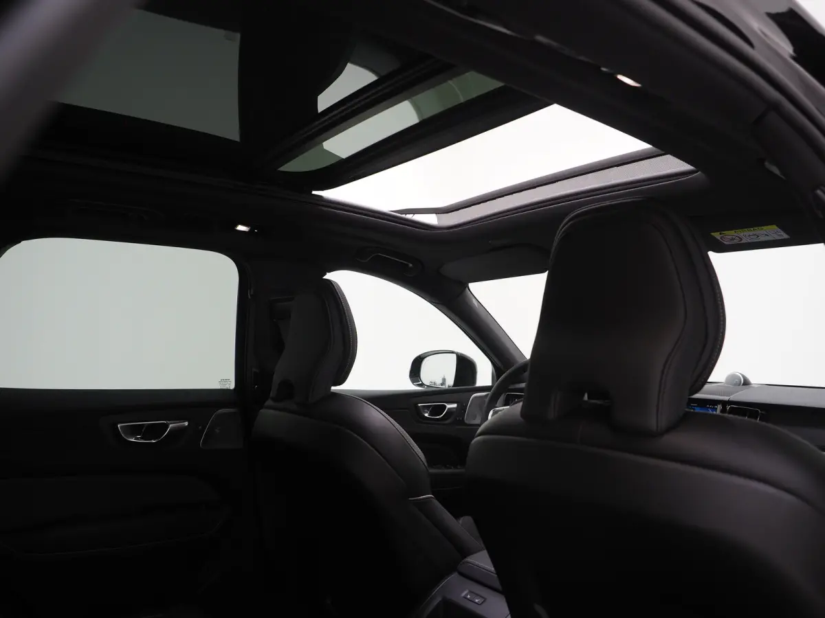 T8 455PK Ultra Black Edition | Luchtvering | B&W audio | Contourstoelen | Trekhaak | Priv glas