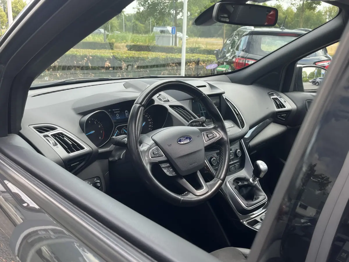 1.5 EcoBoost ST Line 150pk/110kW 6-bak | Panodak | Trekhaak | Elek. achterklep | Bi-Xenon | etc. etc.