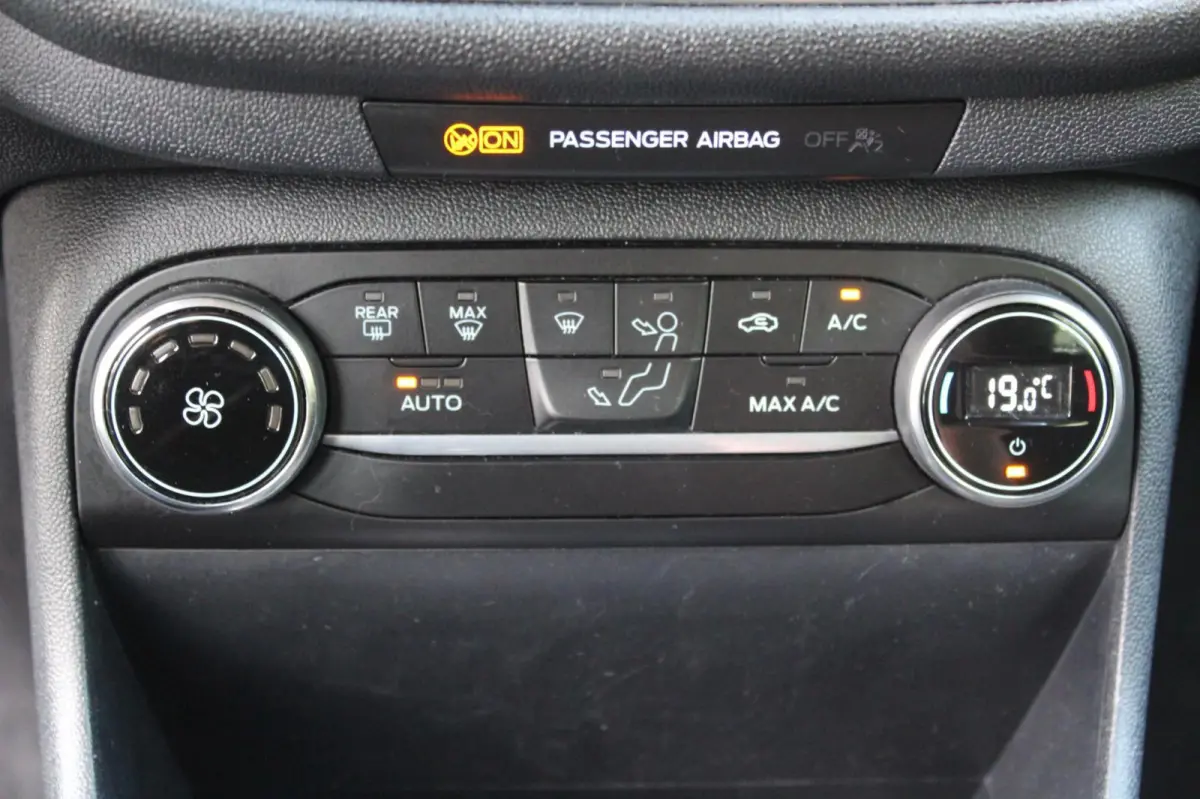 1.0 EcoBoost Hybrid Titanium 125PK | Climate Control | NAVI | LMV | PDC V+A | Cruise Control | Dealeronderhouden