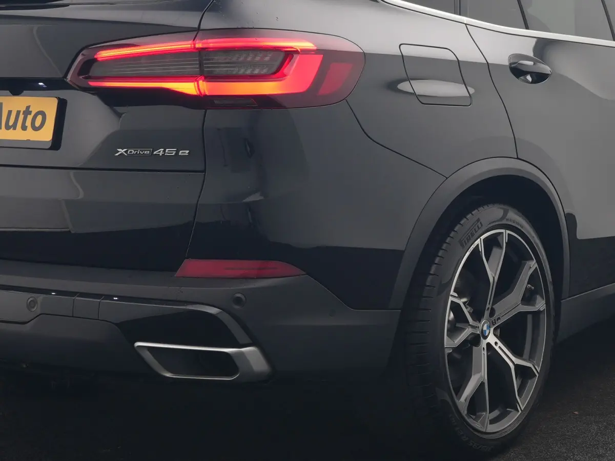 xDrive45e High Executive PHEV 395pk Dealer O.H. | Panodak | Luchtvering | 360 Camera | Adaptief Onderstel | Lederen Sportstoelen Memory & Verwarmd | Sfeerverlichting | Apple Carplay | Naviga