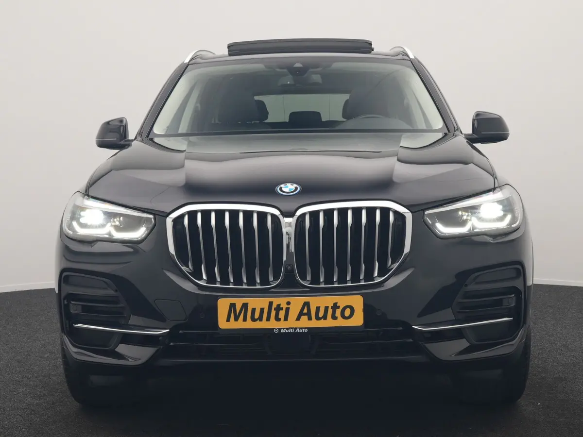 xDrive45e High Executive PHEV 395pk Dealer O.H. | Panodak | Luchtvering | 360 Camera | Adaptief Onderstel | Lederen Sportstoelen Memory & Verwarmd | Sfeerverlichting | Apple Carplay | Naviga