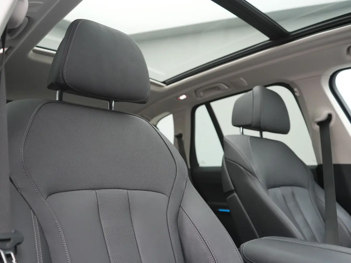xDrive45e High Executive PHEV 395pk Dealer O.H. | Panodak | Luchtvering | 360 Camera | Adaptief Onderstel | Lederen Sportstoelen Memory & Verwarmd | Sfeerverlichting | Apple Carplay | Naviga
