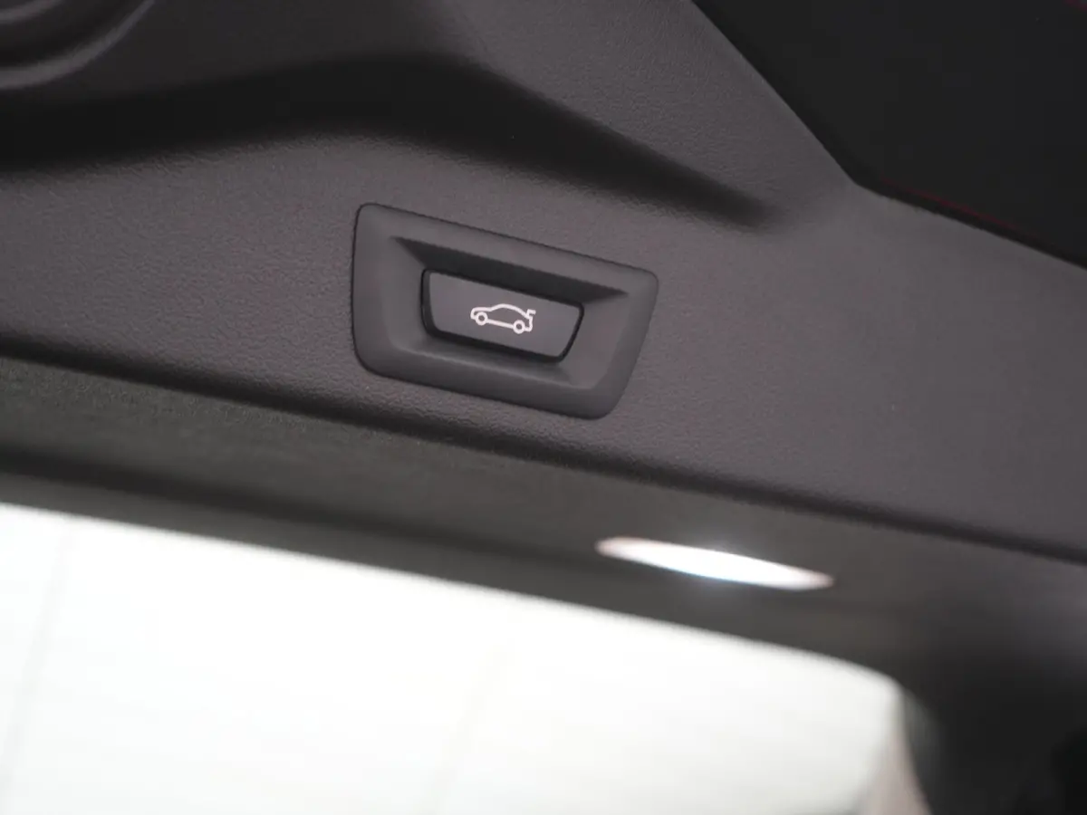 xDrive45e High Executive PHEV 395pk Dealer O.H. | Panodak | Luchtvering | 360 Camera | Adaptief Onderstel | Lederen Sportstoelen Memory & Verwarmd | Sfeerverlichting | Apple Carplay | Naviga