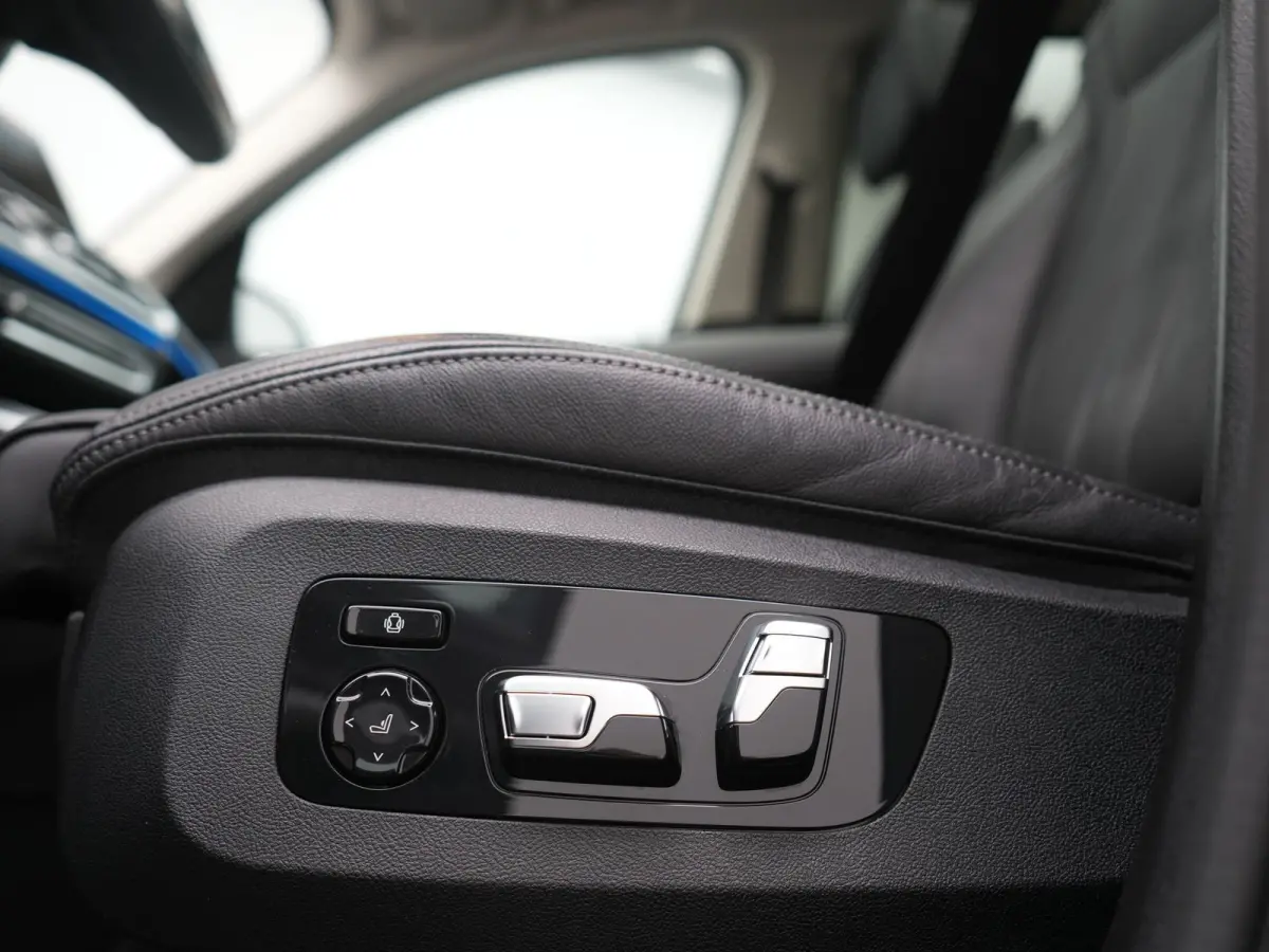 xDrive45e High Executive PHEV 395pk Dealer O.H. | Panodak | Luchtvering | 360 Camera | Adaptief Onderstel | Lederen Sportstoelen Memory & Verwarmd | Sfeerverlichting | Apple Carplay | Naviga