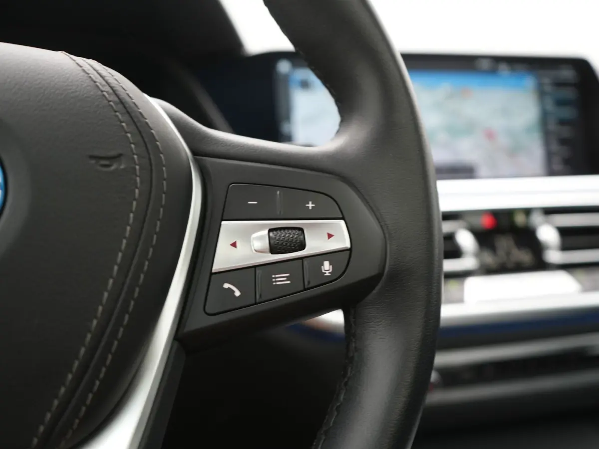 xDrive45e High Executive PHEV 395pk Dealer O.H. | Panodak | Luchtvering | 360 Camera | Adaptief Onderstel | Lederen Sportstoelen Memory & Verwarmd | Sfeerverlichting | Apple Carplay | Naviga