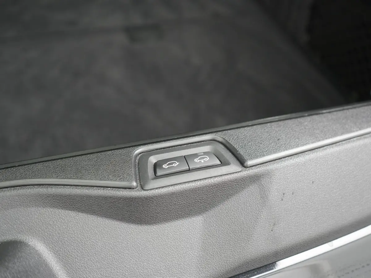 xDrive45e High Executive PHEV 395pk Dealer O.H. | Panodak | Luchtvering | 360 Camera | Adaptief Onderstel | Lederen Sportstoelen Memory & Verwarmd | Sfeerverlichting | Apple Carplay | Naviga