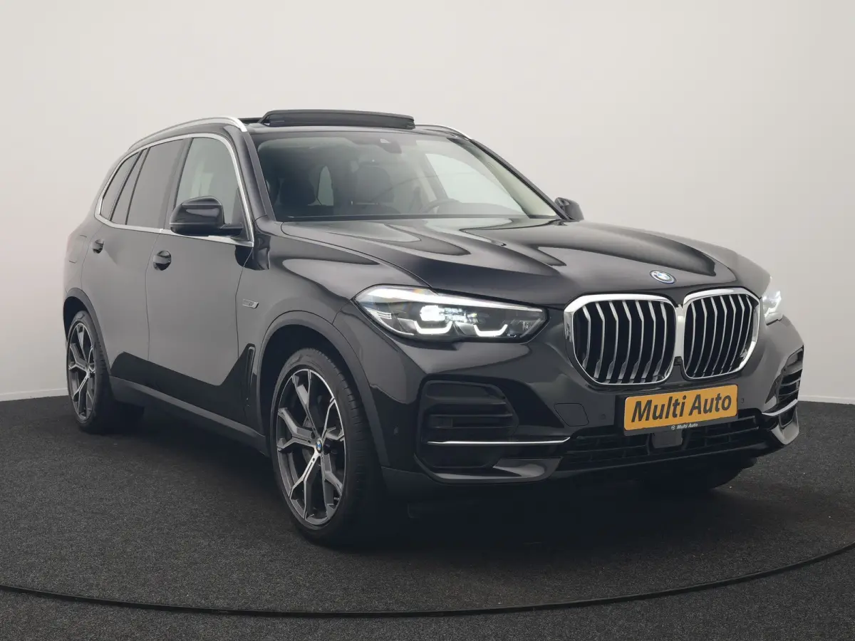 xDrive45e High Executive PHEV 395pk Dealer O.H. | Panodak | Luchtvering | 360 Camera | Adaptief Onderstel | Lederen Sportstoelen Memory & Verwarmd | Sfeerverlichting | Apple Carplay | Naviga