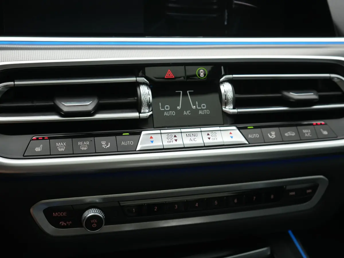 xDrive45e High Executive PHEV 395pk Dealer O.H. | Panodak | Luchtvering | 360 Camera | Adaptief Onderstel | Lederen Sportstoelen Memory & Verwarmd | Sfeerverlichting | Apple Carplay | Naviga