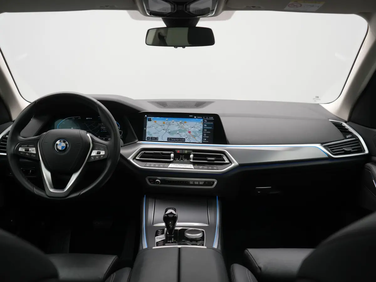 xDrive45e High Executive PHEV 395pk Dealer O.H. | Panodak | Luchtvering | 360 Camera | Adaptief Onderstel | Lederen Sportstoelen Memory & Verwarmd | Sfeerverlichting | Apple Carplay | Naviga