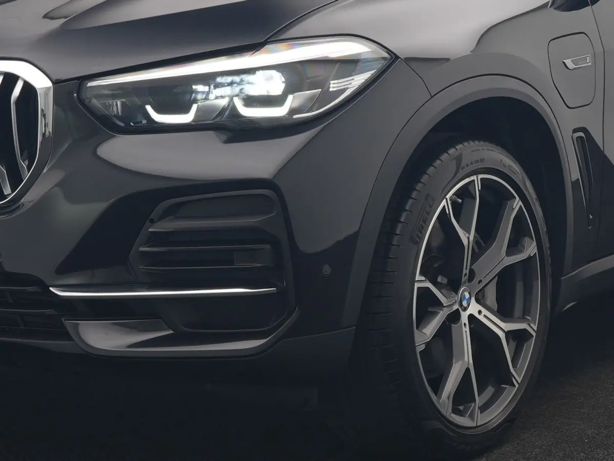 xDrive45e High Executive PHEV 395pk Dealer O.H. | Panodak | Luchtvering | 360 Camera | Adaptief Onderstel | Lederen Sportstoelen Memory & Verwarmd | Sfeerverlichting | Apple Carplay | Naviga