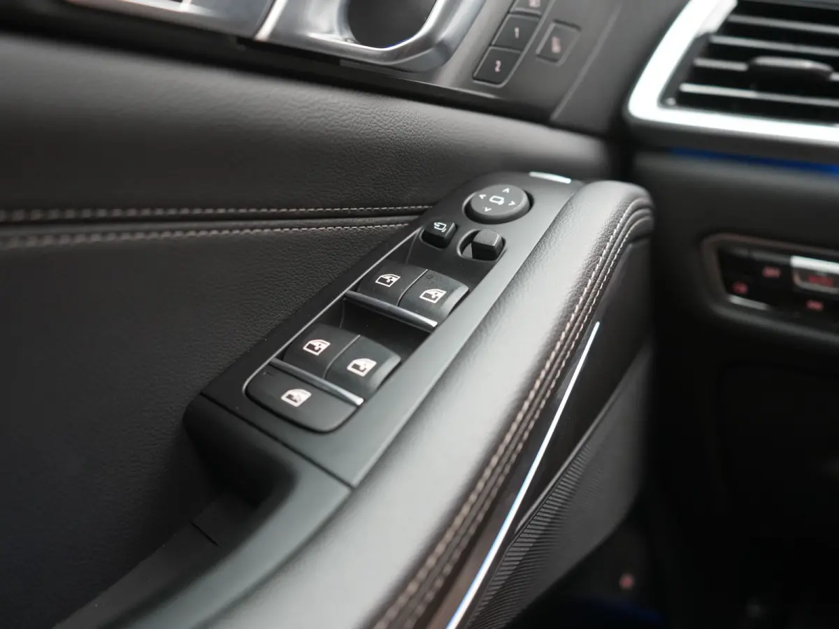 xDrive45e High Executive PHEV 395pk Dealer O.H. | Panodak | Luchtvering | 360 Camera | Adaptief Onderstel | Lederen Sportstoelen Memory & Verwarmd | Sfeerverlichting | Apple Carplay | Naviga