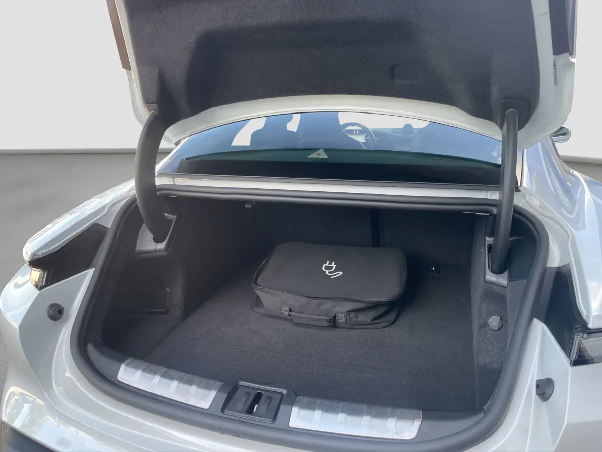 4S Performance 84 kWh 490pk | Org. NL | Sport Chrono | Luchtvering | Stoelverwarming