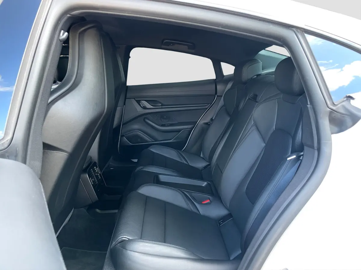 4S Performance 84 kWh 490pk | Org. NL | Sport Chrono | Luchtvering | Stoelverwarming