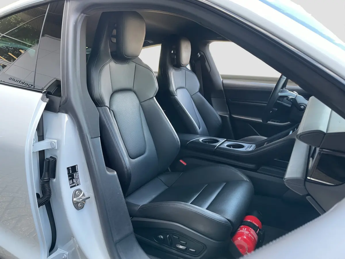 4S Performance 84 kWh 490pk | Org. NL | Sport Chrono | Luchtvering | Stoelverwarming