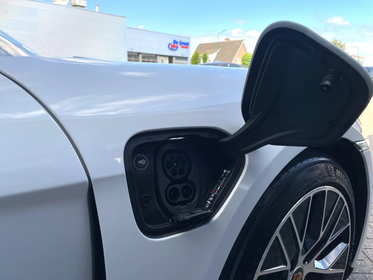 4S Performance 84 kWh 490pk | Org. NL | Sport Chrono | Luchtvering | Stoelverwarming