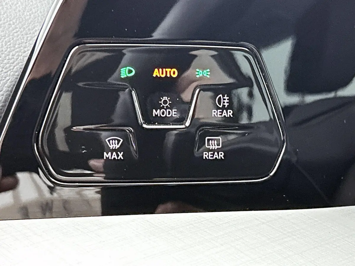1.5 eHybrid Life Edition | Automaat | 360 graden Camera | Climate Control | Apple Carplay | Android Auto | Cruise Control Adaptief | Lichtmetalen Velgen |