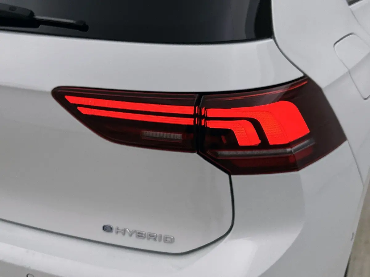 1.5 eHybrid Life Edition | Automaat | 360 graden Camera | Climate Control | Apple Carplay | Android Auto | Cruise Control Adaptief | Lichtmetalen Velgen |