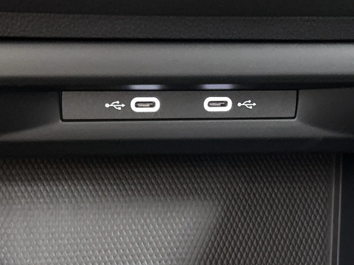1.5 eHybrid Life Edition | Automaat | 360 graden Camera | Climate Control | Apple Carplay | Android Auto | Cruise Control Adaptief | Lichtmetalen Velgen |