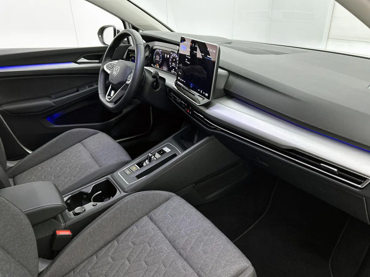1.5 eHybrid Life Edition | Automaat | 360 graden Camera | Climate Control | Apple Carplay | Android Auto | Cruise Control Adaptief | Lichtmetalen Velgen |