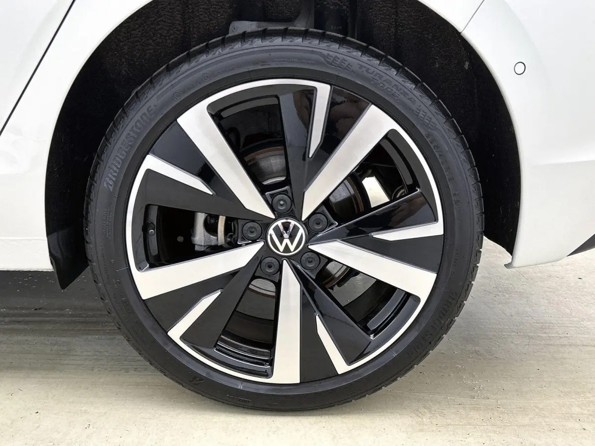 1.5 eHybrid Life Edition | Automaat | 360 graden Camera | Climate Control | Apple Carplay | Android Auto | Cruise Control Adaptief | Lichtmetalen Velgen |