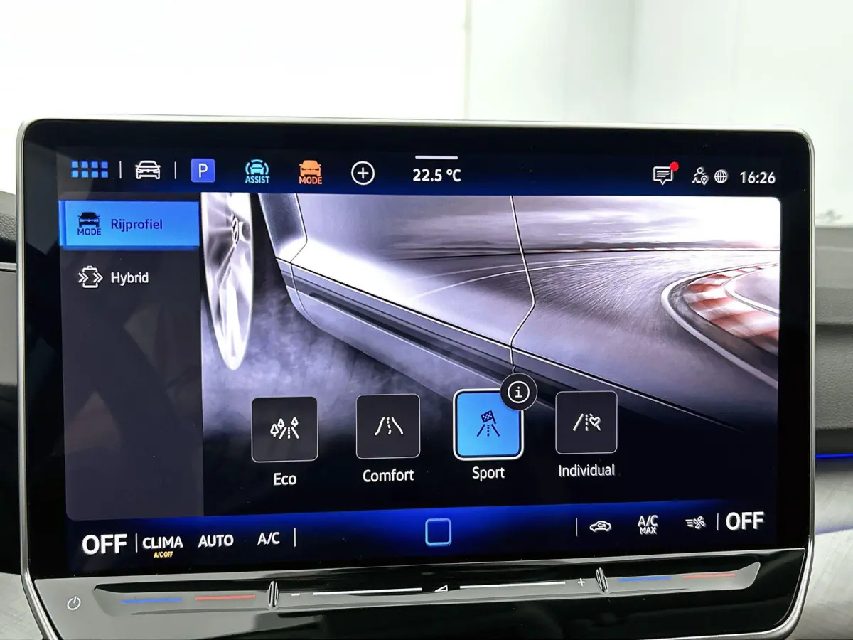 1.5 eHybrid Life Edition | Automaat | 360 graden Camera | Climate Control | Apple Carplay | Android Auto | Cruise Control Adaptief | Lichtmetalen Velgen |