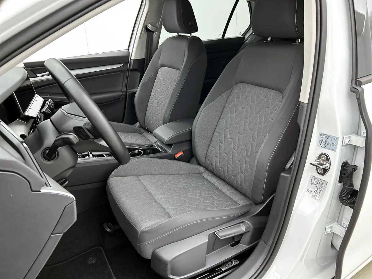 1.5 eHybrid Life Edition | Automaat | 360 graden Camera | Climate Control | Apple Carplay | Android Auto | Cruise Control Adaptief | Lichtmetalen Velgen |