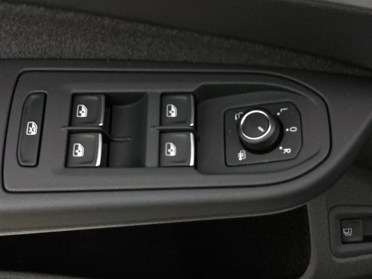 1.5 eHybrid Life Edition | Automaat | 360 graden Camera | Climate Control | Apple Carplay | Android Auto | Cruise Control Adaptief | Lichtmetalen Velgen |