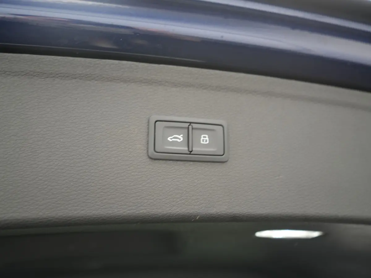 55 TFSI e 2x S Line PHEV 367pk Dealer O.H. | 360 Camera | Sportstoelen Verwarmd | Sfeerverlichting | 20"L.M | Virtual Cockpit | Cruise Control | Navigatie | DAB | Plug In Hybrid |