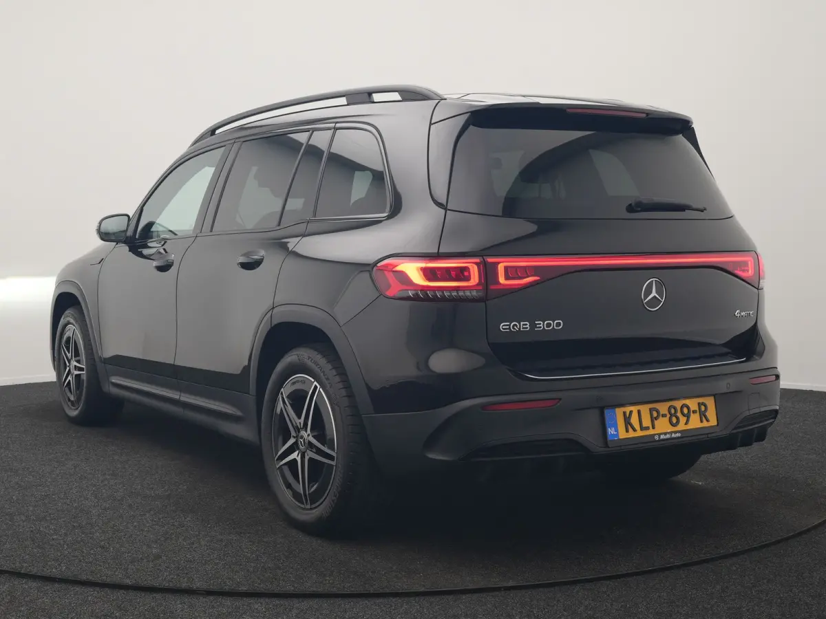 300 4MATIC AMG Line 69,7 kWh 228pk Dealer O.H. | Trekhaak Af Fabriek | Camera | MBUX Widescreen Navi | Alcantara Sportstoelen Verwarmd | Sfeerverlichting | Night Pakket | Cruise Control | Vi
