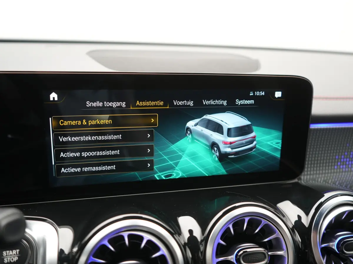 300 4MATIC AMG Line 69,7 kWh 228pk Dealer O.H. | Trekhaak Af Fabriek | Camera | MBUX Widescreen Navi | Alcantara Sportstoelen Verwarmd | Sfeerverlichting | Night Pakket | Cruise Control | Vi