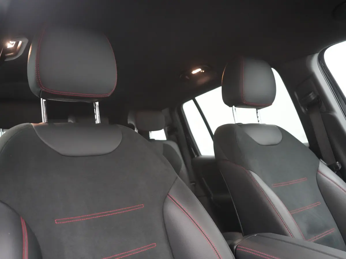 300 4MATIC AMG Line 69,7 kWh 228pk Dealer O.H. | Trekhaak Af Fabriek | Camera | MBUX Widescreen Navi | Alcantara Sportstoelen Verwarmd | Sfeerverlichting | Night Pakket | Cruise Control | Vi