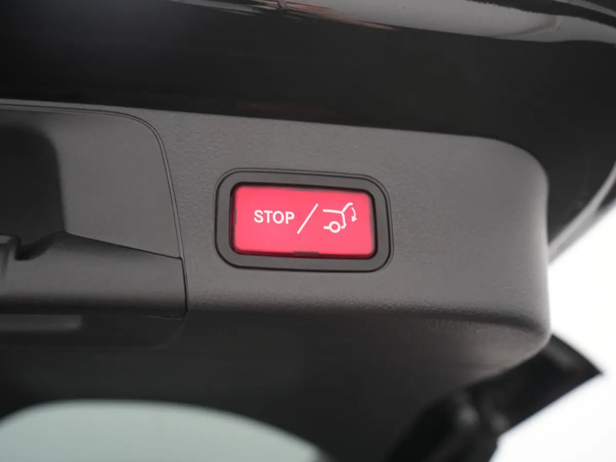 300 4MATIC AMG Line 69,7 kWh 228pk Dealer O.H. | Trekhaak Af Fabriek | Camera | MBUX Widescreen Navi | Alcantara Sportstoelen Verwarmd | Sfeerverlichting | Night Pakket | Cruise Control | Vi