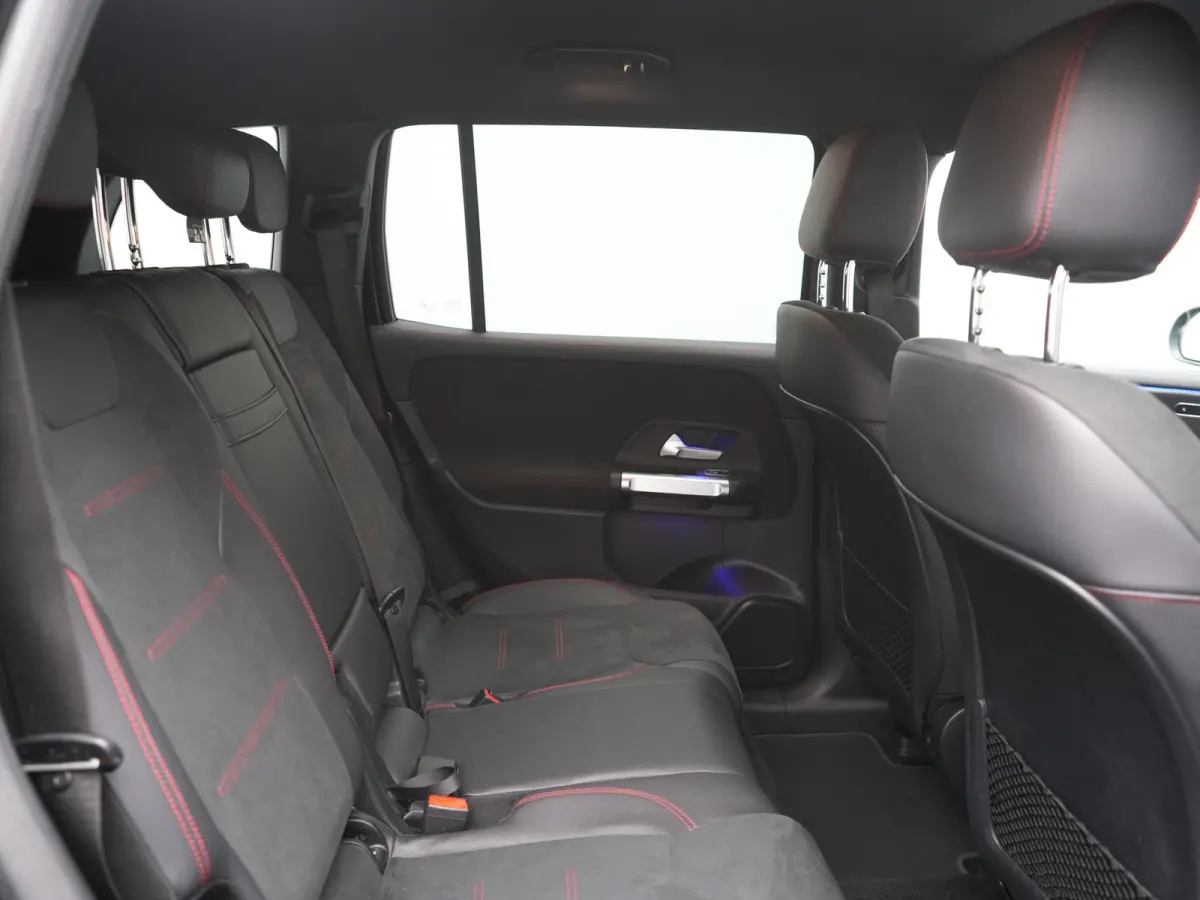 300 4MATIC AMG Line 69,7 kWh 228pk Dealer O.H. | Trekhaak Af Fabriek | Camera | MBUX Widescreen Navi | Alcantara Sportstoelen Verwarmd | Sfeerverlichting | Night Pakket | Cruise Control | Vi