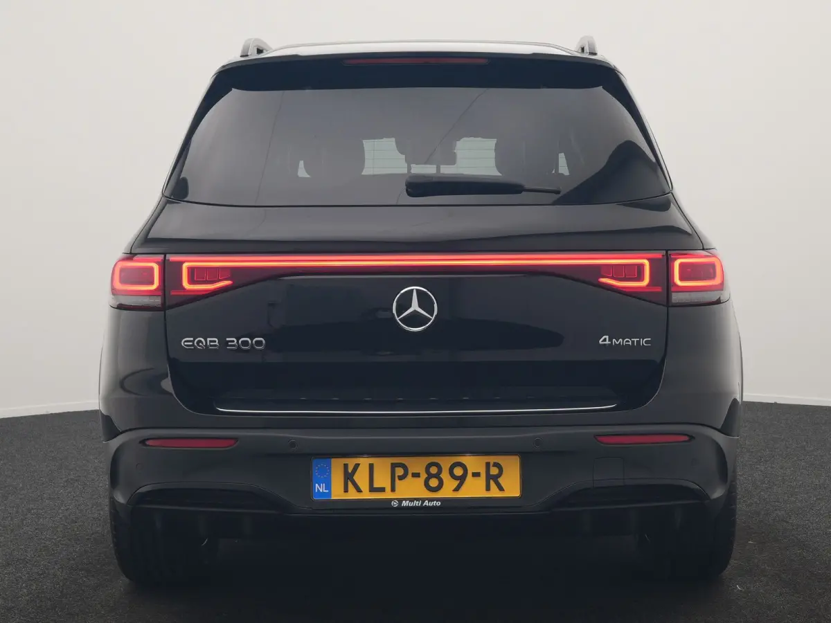 300 4MATIC AMG Line 69,7 kWh 228pk Dealer O.H. | Trekhaak Af Fabriek | Camera | MBUX Widescreen Navi | Alcantara Sportstoelen Verwarmd | Sfeerverlichting | Night Pakket | Cruise Control | Vi